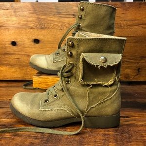 Arizona Jeans Olive green military style boots